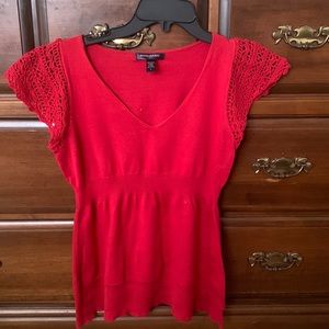 Used but without tears and holes, it is very stylish